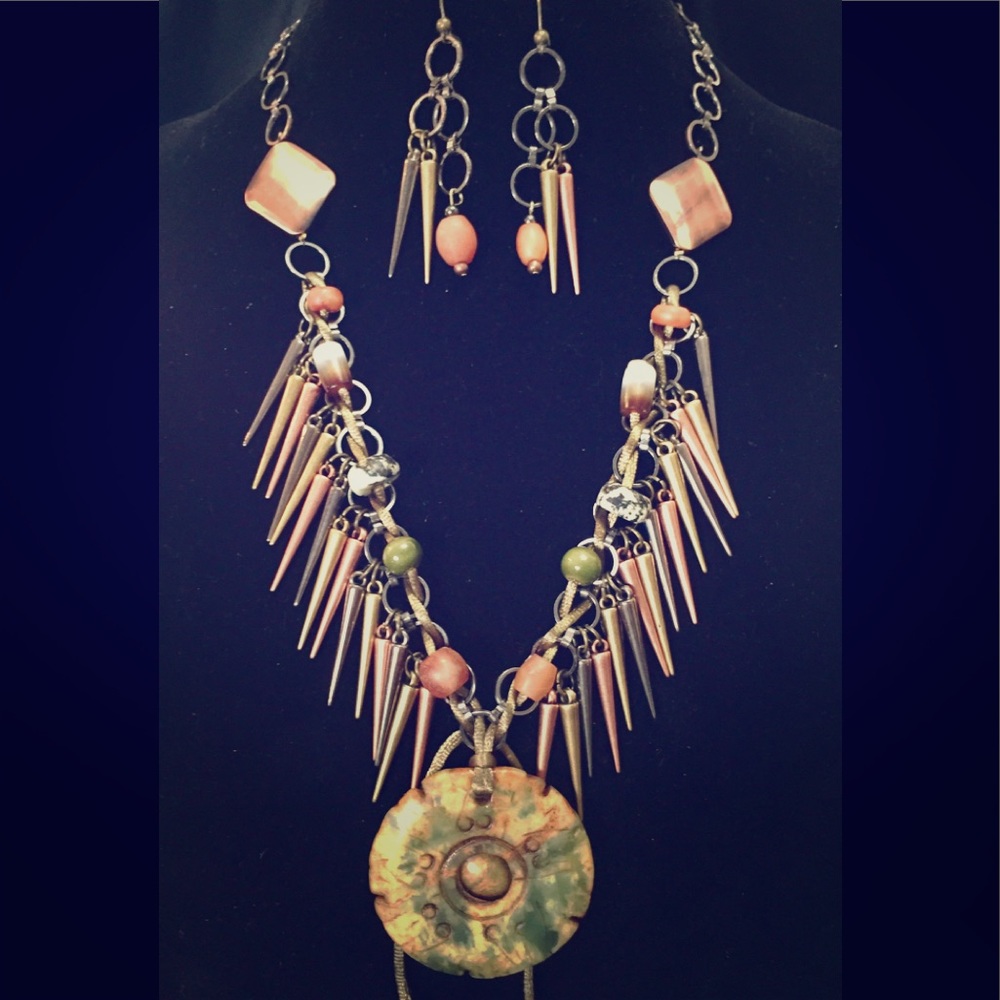 Native American Inspired Necklace, Earrings. I love this piece of art.
